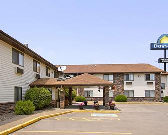 Days Inn & Suites by Wyndham Davenport East - Davenport - Toà nhà