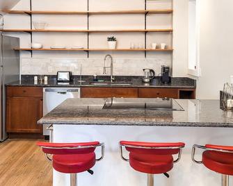 Beautiful Wooster Sq. getaway - great neighborhood - New Haven - Kitchen