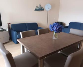 Spacieux T2 à Hendaye avec parking à deux pas de la plage - FR-1-239-794 - Hendaya - Comedor