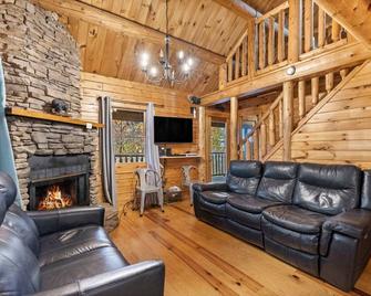Real Log 4 2 Views Hot tub 15 min to Gburg PF - Sevierville - Wohnzimmer