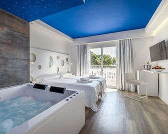 Welikehotel Triton Beach - Cala Rajada