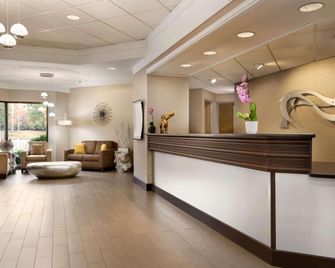 Radisson Hotel Akron/Fairlawn - אקרון - דלפק קבלה