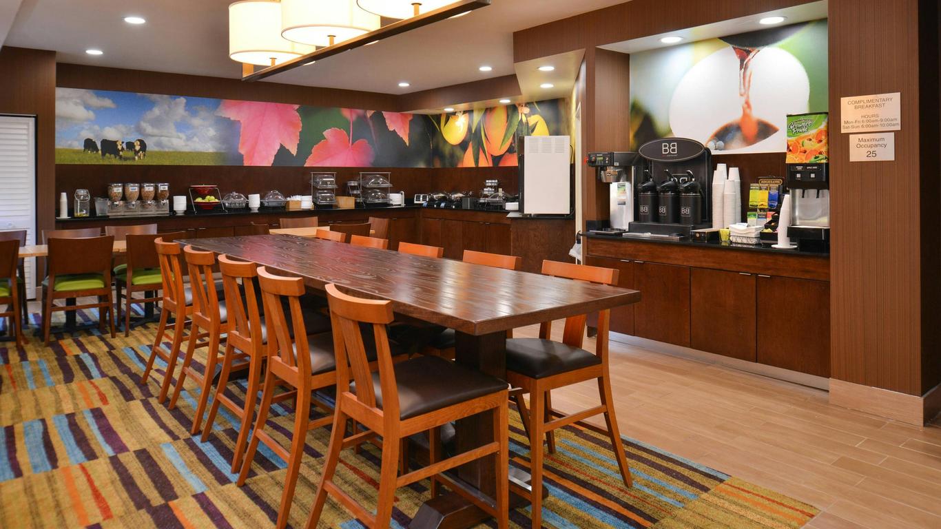 Fairfield Inn & Suites Louisville North