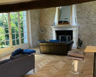 Demeure de Charme Dans le Véxin - Brueil-en-Vexin - Sala de estar