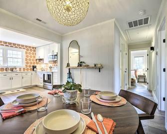 Charming Carrboro Home - Walk to Downtown! - Carrboro - Dining room