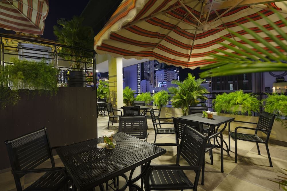 Maple Leaf Hotel & Apartment - נה טראנג - פטיו