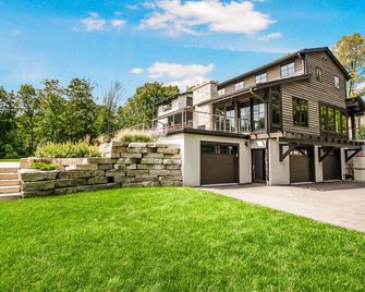 Surprising Modern Gem - Mequon - Gebäude