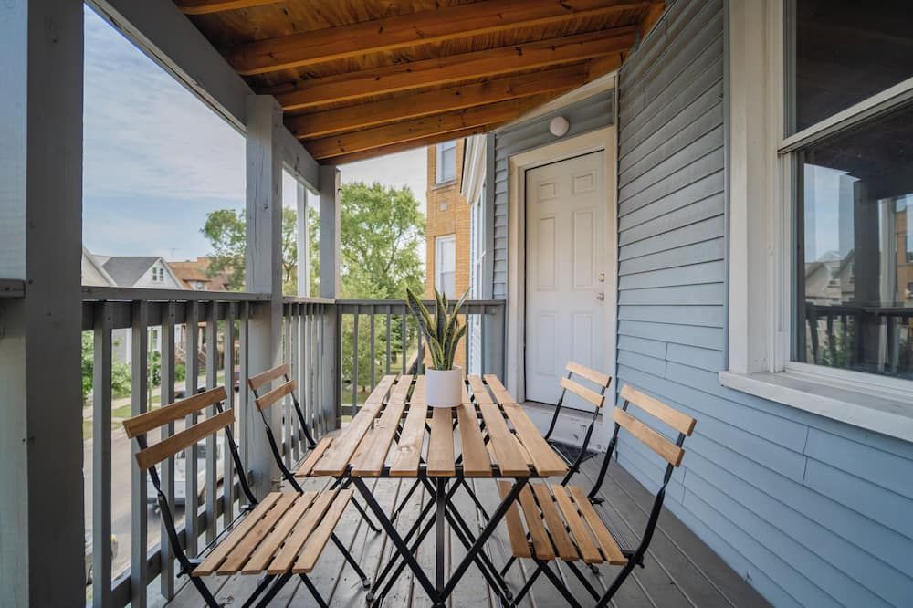 Fun and Stylish 3BR in Logan Square! Near Wrigleyville! - שיקאגו - מרפסת