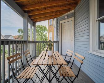 Fun and Stylish 3BR in Logan Square! Near Wrigleyville! - שיקאגו - מרפסת
