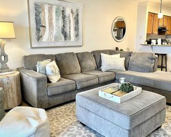 Bayview 30 condo - Orange Beach - Living room