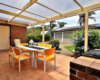 The Crescent at Currarong I Pet Friendly Beachfront - Huskisson - Patio
