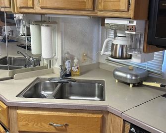 Art Rv motorhome - Quakertown - Kitchen