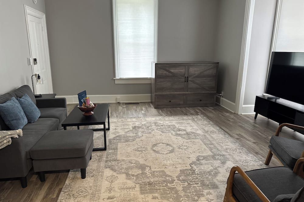 Historic Downtown Apartment Near Cedar River Trail