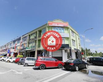 OYO 89902 Semerah Suites Homestay - Pontian - Building