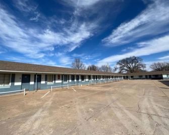 Room 11 - Standard Queen - Sleeps 2 - Harper Motel - Harper