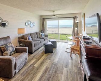 Ground Floor Beachfront Condo Suite - Sleeps 4 - Pool and Sauna - Lincoln City - Stue