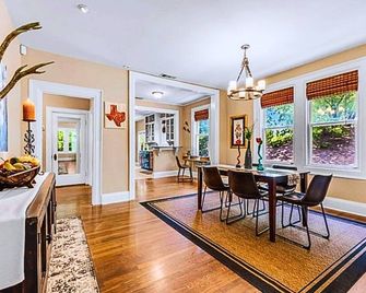 New The Wycliff House. Oak Lawn Walkers - דאלאס - חדר אוכל