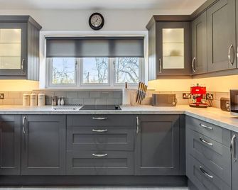 2 bedroom accommodation in Falfield, near Wotton-under-edge - Falfield - Kitchen