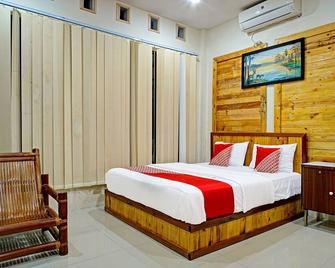 OYO 90979 Ryfana Residence Syariah - Bandar - Habitación