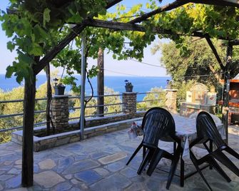 Ovrios Stone House Pelion - Chorefto - Balcón