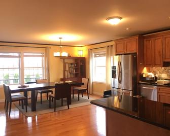 Rooms in Family House in Salem Boston - Saugus - Comedor