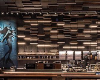 South Beach Luxury, 2 Bedroom, Across from Beach - Miami Beach - Bar