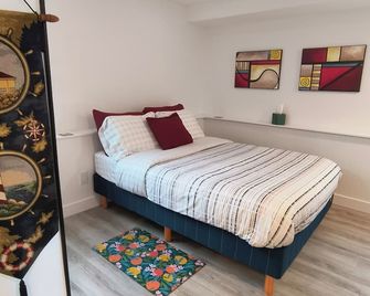 One bedroom suite, a great place to stay on your way to Tofino. - Port Alberni