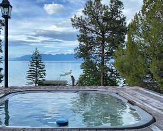 Waterfront, Beautiful Flathead Lake, Panoramic Views! - Lakeside - Pool