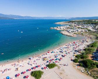 Apartment Mara I - Šilo - Beach