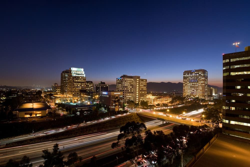 Brand Plaza Hotel - Glendale - Outdoor view