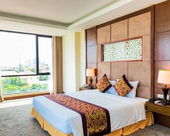 Muong Thanh Holiday Quang Binh Hotel - Dong Hoi - Bedroom