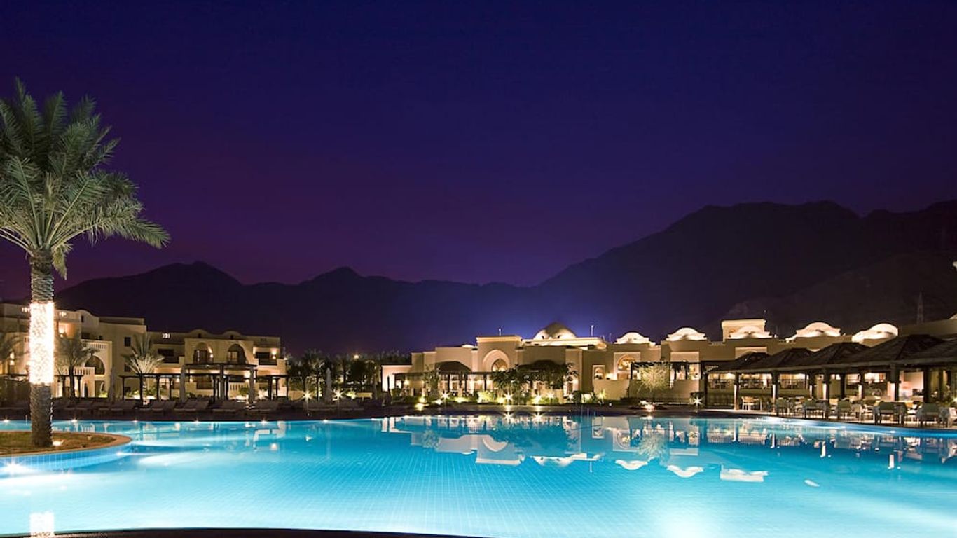 منتجع إيبروتيل ميرامار العقة بيتش