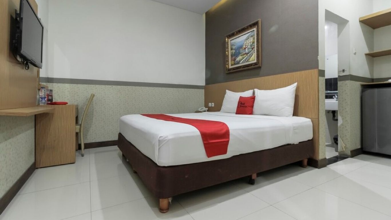 RedDoorz Plus @ Tuparev Cirebon