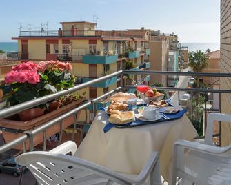 Hotel Ristorante La Marina Mhotelsgroup - San Bartolomeo al Mare - Balcony