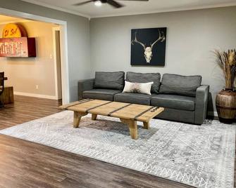 The O Ranch - Country Setting - Giddings - Huiskamer