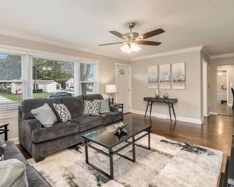 Extended Stay Elgin Fhs Rental - Jay St - Elgin - Huiskamer