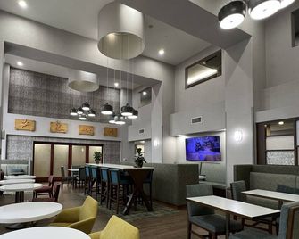 Hampton Inn & Suites by Hilton Chico - 奇科 - 餐廳