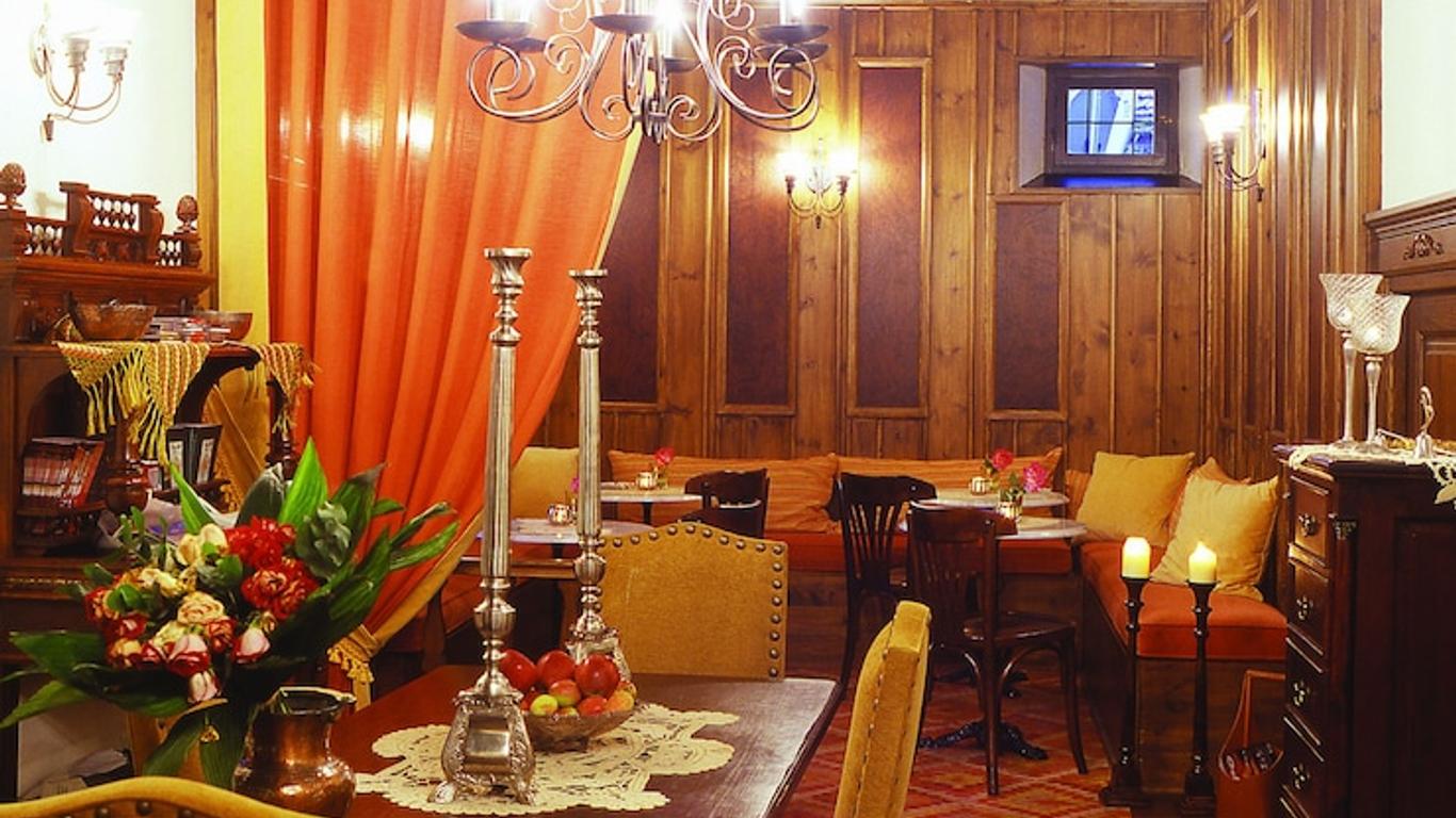 Santikos Mansion, Santikos Collection