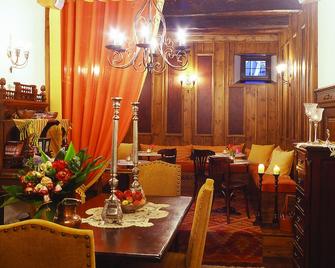 Santikos Mansion - Vizitsa - Restaurante