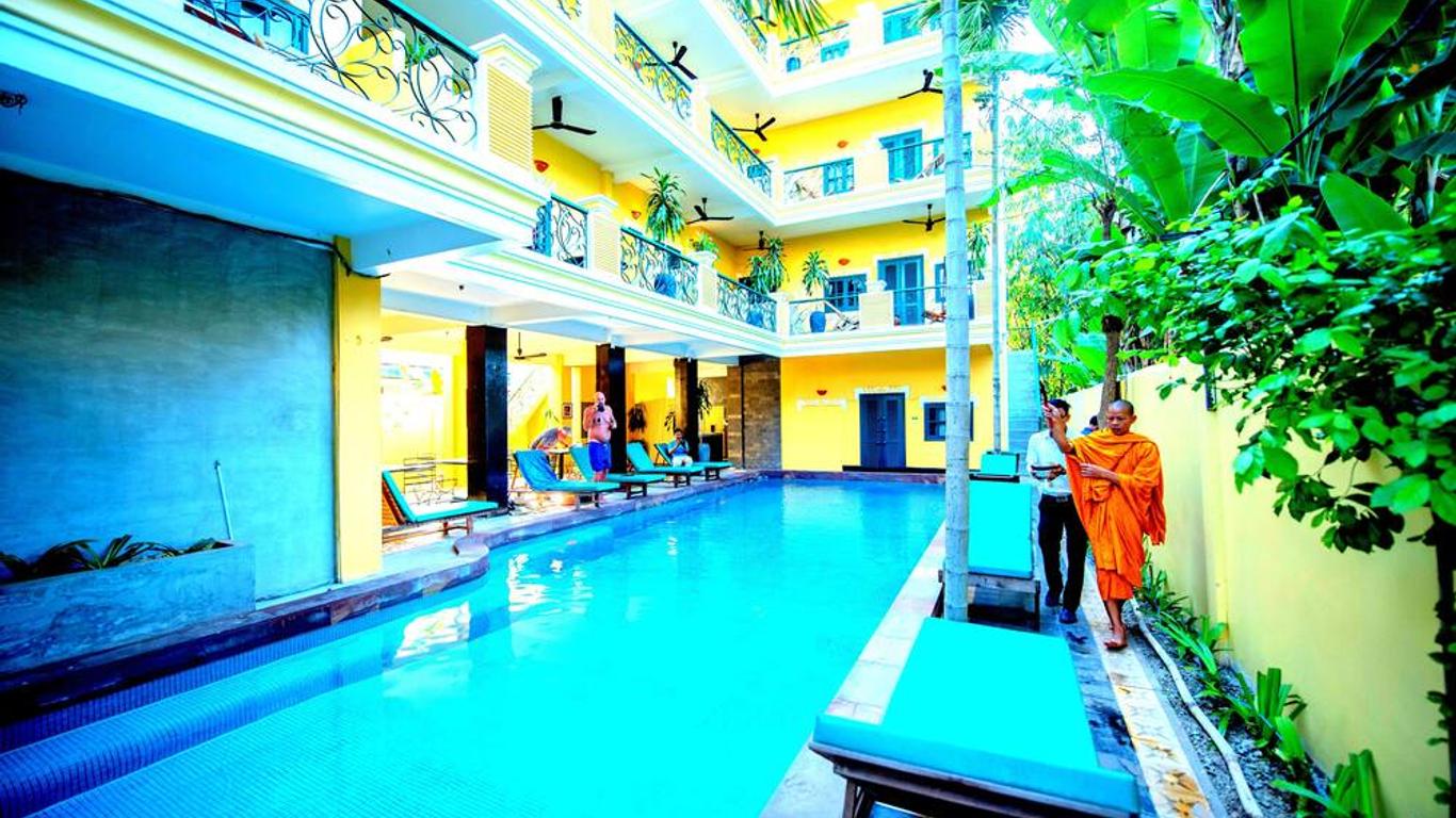 Golden Banana Residence