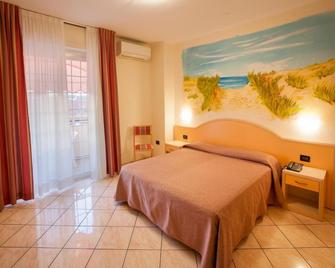Hotel Sileoni Dependance Villa Antonio - Cecina - Habitación