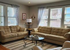 Steps From The Beach With Water Views! - Fairfield - Stue