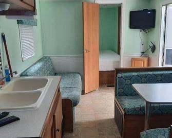 Marblehead Camper 200 Yards From Water! - Lakeside