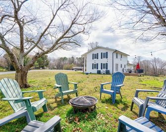 Charming house in a golf course community with lake views and a big yard. - Kings Mountain - Patio