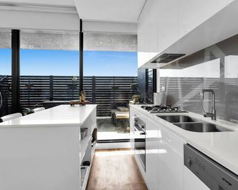 Essendon North Sanctuary by Ready Set Stay - Melbourne - Kitchen