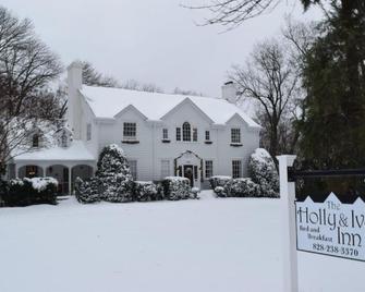 The Holly and Ivy Inn - Newton