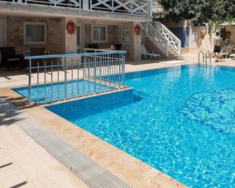 Safari Suit Hotel - Sida - Piscina