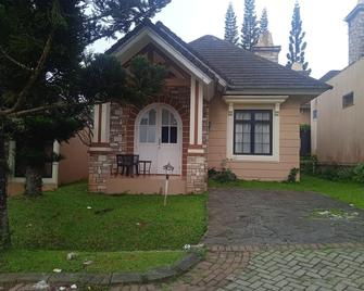 Villa Kota Bunga Widuri - Puncak - Gebäude