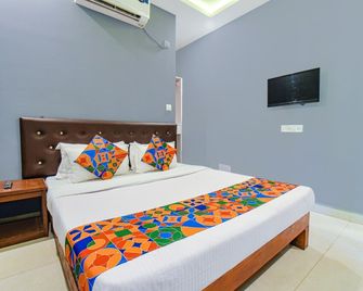 YogiTree Beach Resort & Cafe - 100m from Morjim Beach - Morjim - Bedroom