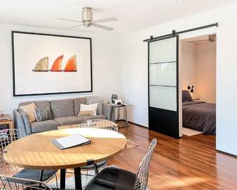 The Meiners Daughter - Beautiful Modernist 1 Bed - Ojai - Dining room